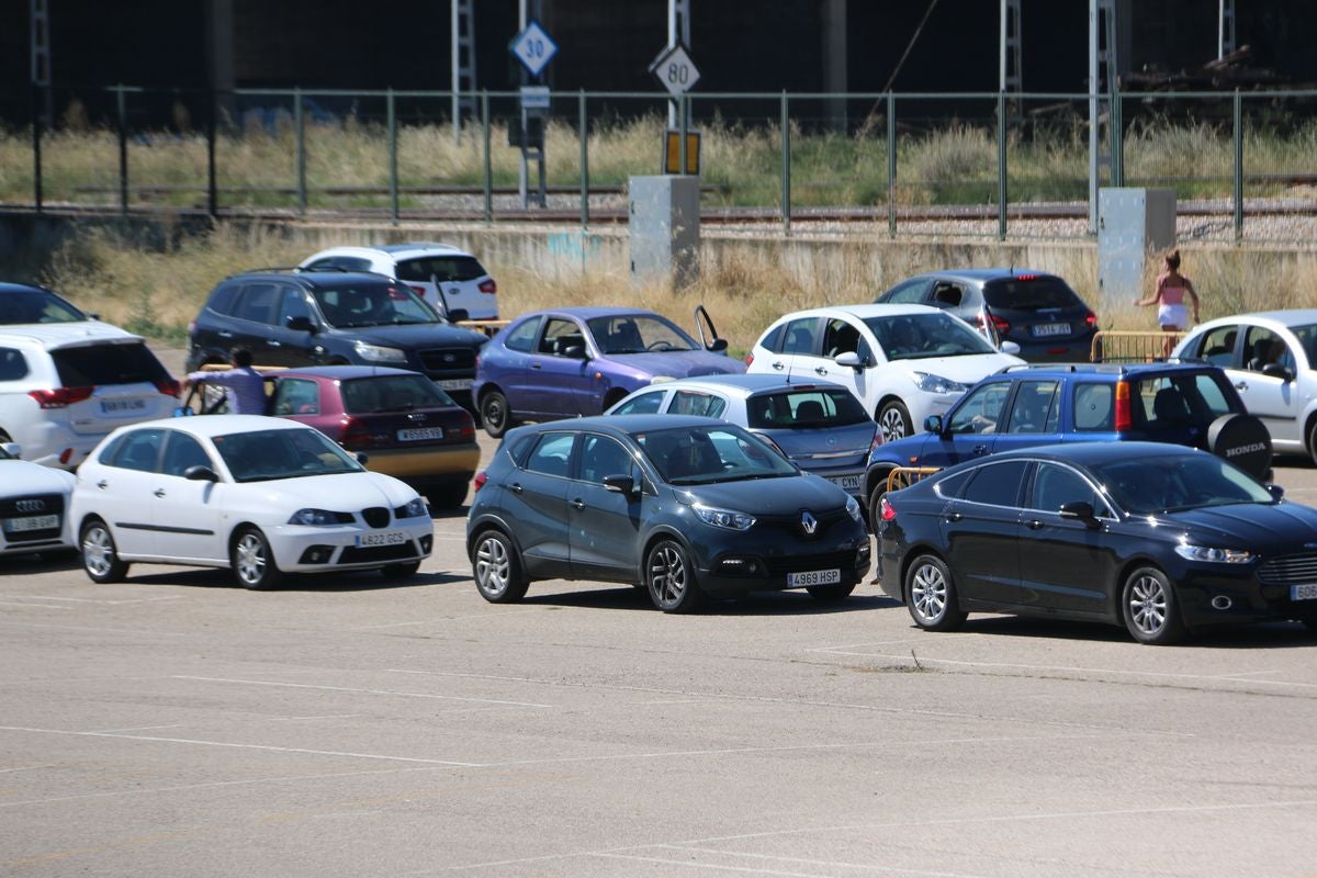 Una cola de tres horas para la prueba PCR en León