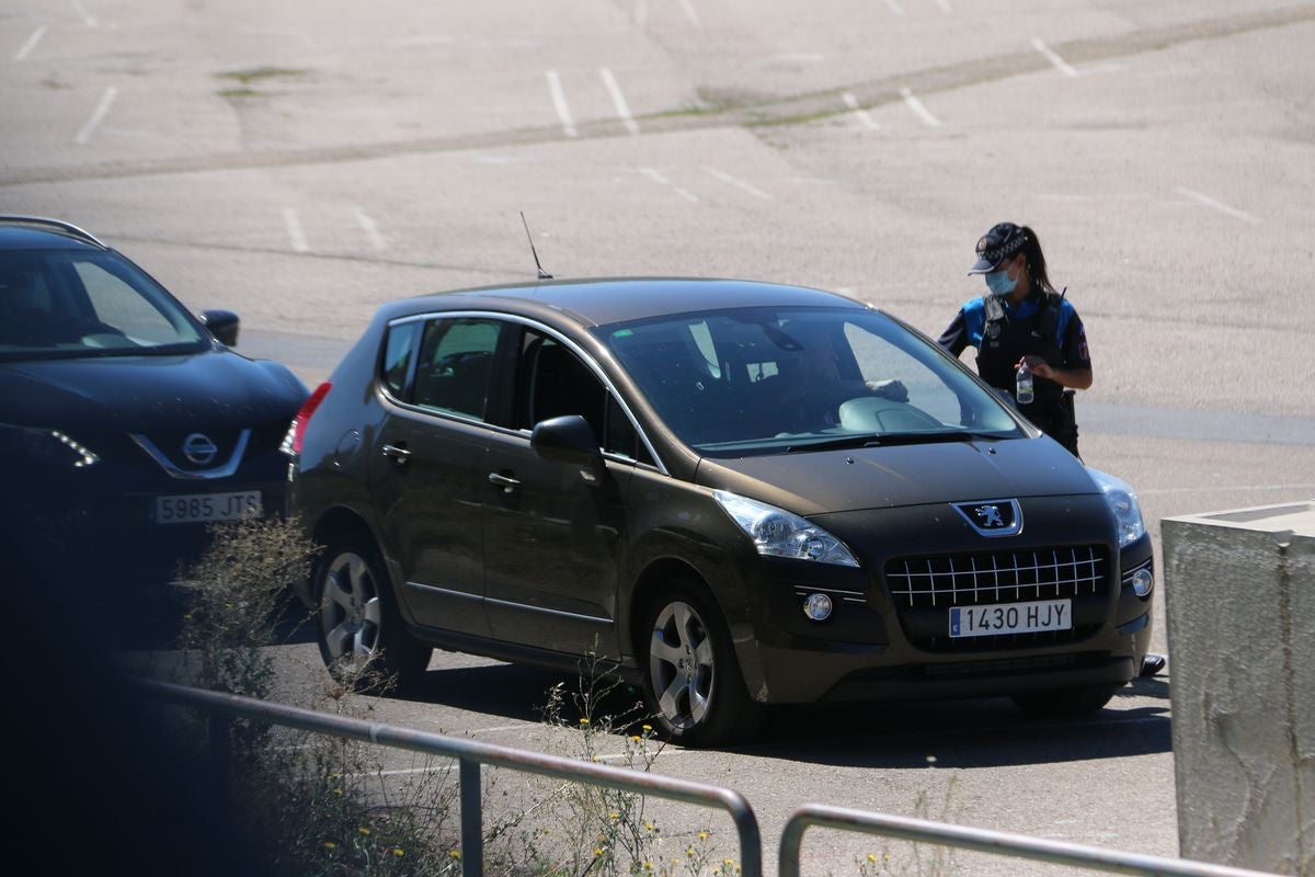 Una cola de tres horas para la prueba PCR en León