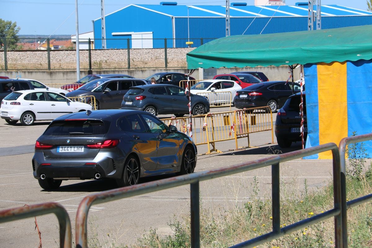 Una cola de tres horas para la prueba PCR en León