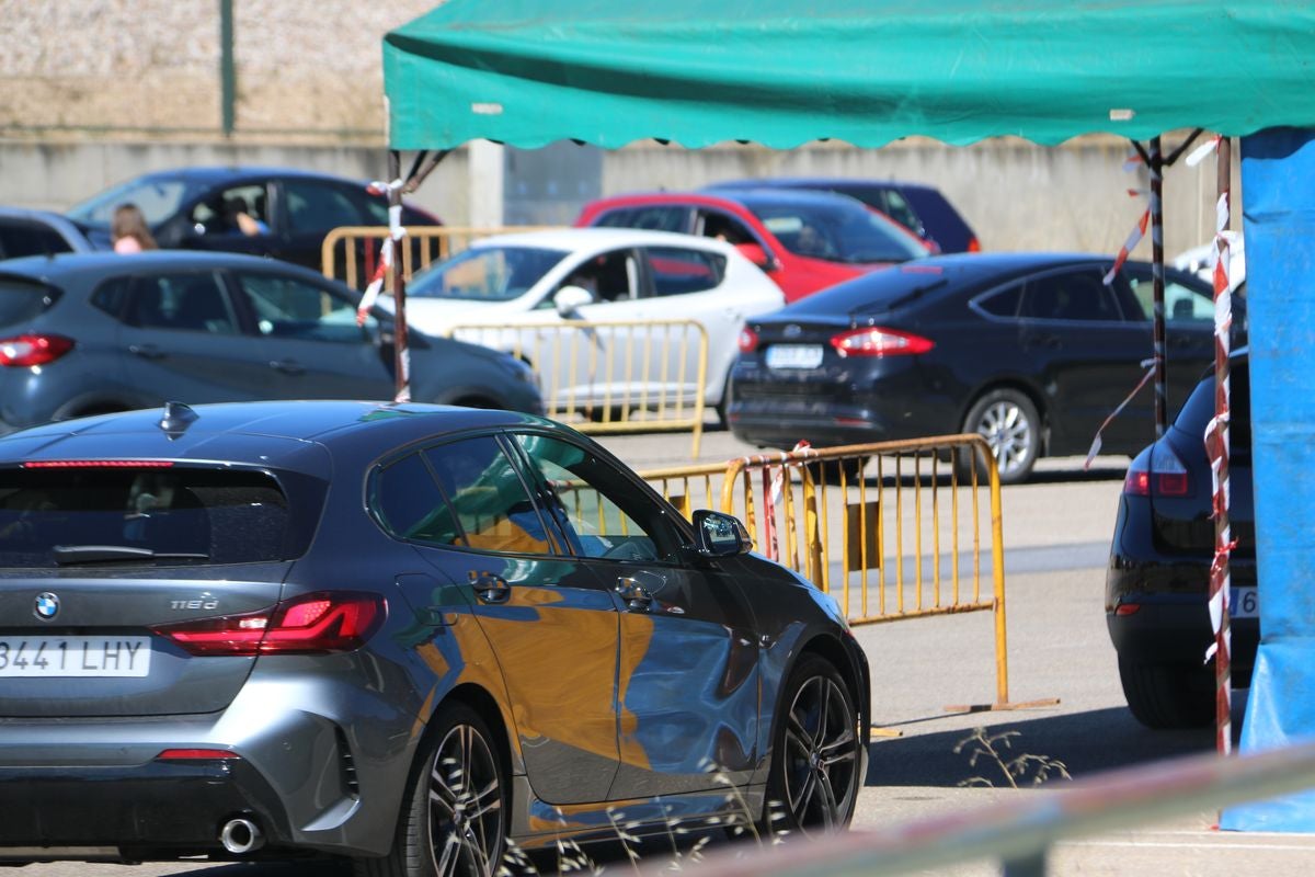 Una cola de tres horas para la prueba PCR en León