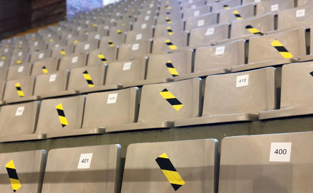Gradas del Palacio de los Deportes preparadas para la vuelta de la Liga.