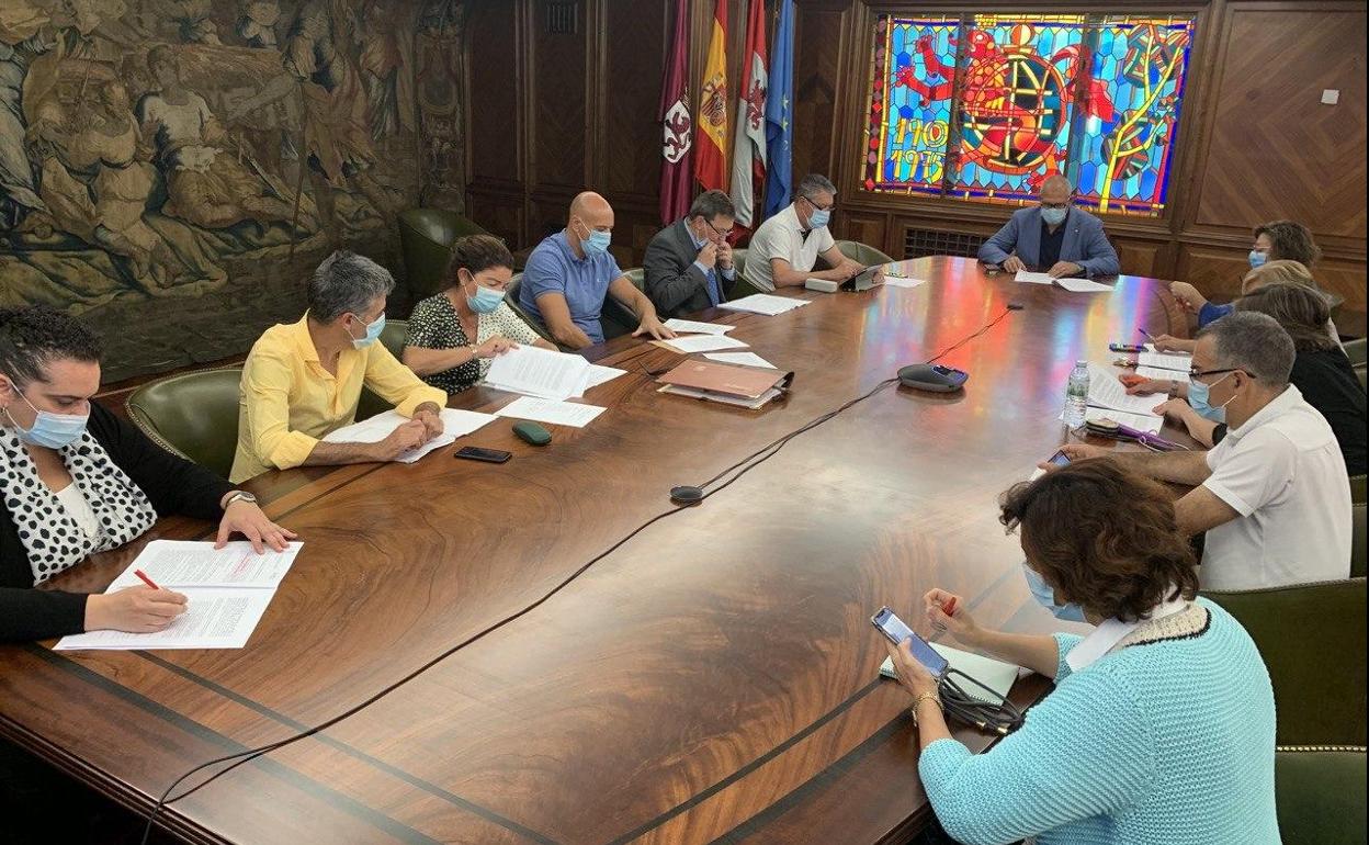 Junta de gobierno local en el Ayuntamiento de León.