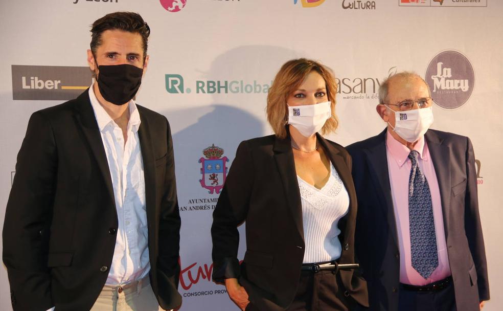 Juan Diego Botto, Cristina Plazas y Emilio Gutiérrez Caba, antes de la gala. 