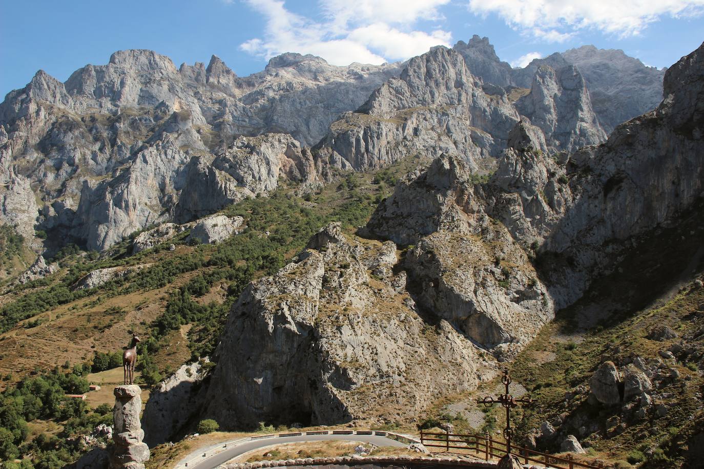 El Consorcio Provincial de Turismo y Leonoticias realizan un recorrido entre los municipios de Sajambre y Valdeón para descubri una de las joyas de la provincia a través de sus paisajes espectaculares y su arquitectura tradicional