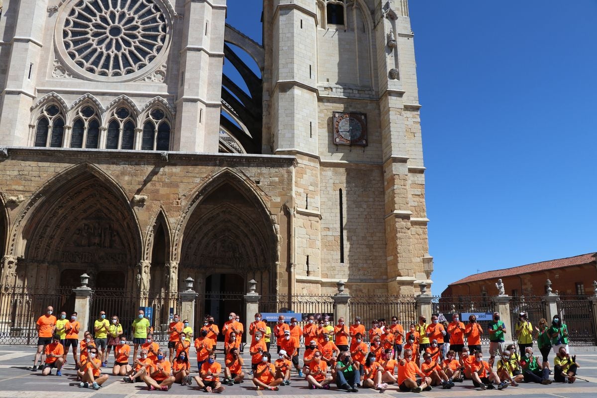 La carrera A Santiago Contra el Cáncer ha llegado este domingo a su destino, este año, sin salir de León.