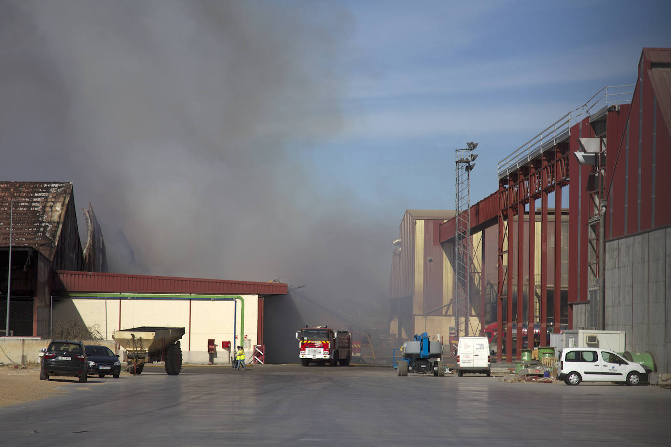 Incendio en la cooperativa Cobadu en Zamora. 