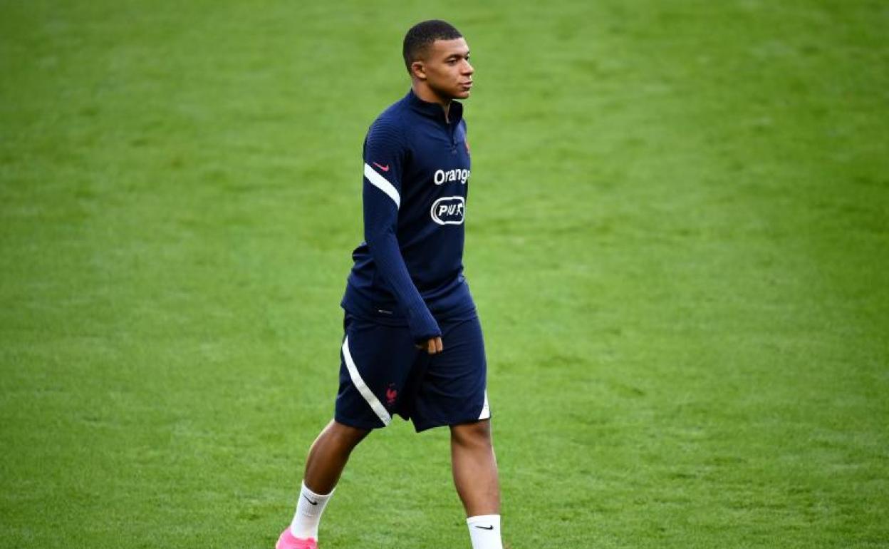 Kylian Mbappé, durante un entrenamiento con la selección francesa.