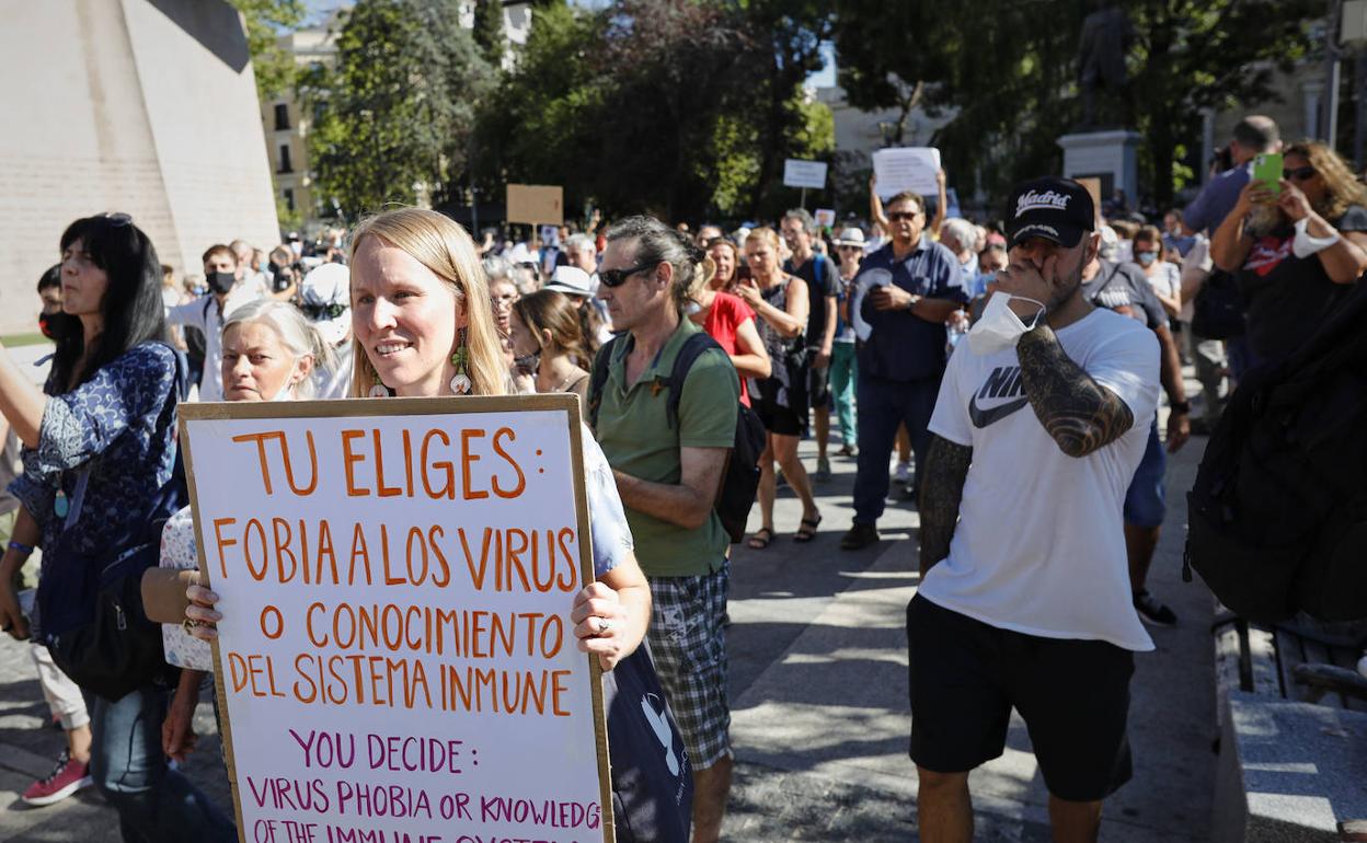 Manifestación contra el uso de las mascarillas y las medidas contra la covid-19, el pasado mes de agosto en Madrid.EFE