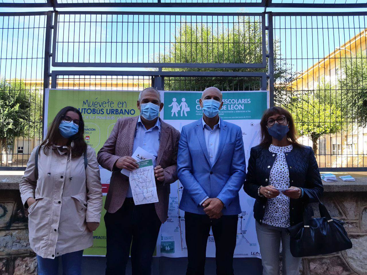 El Ayuntamiento de León presenta una iniciativa para impulsar el trayecto al colegio caminando.