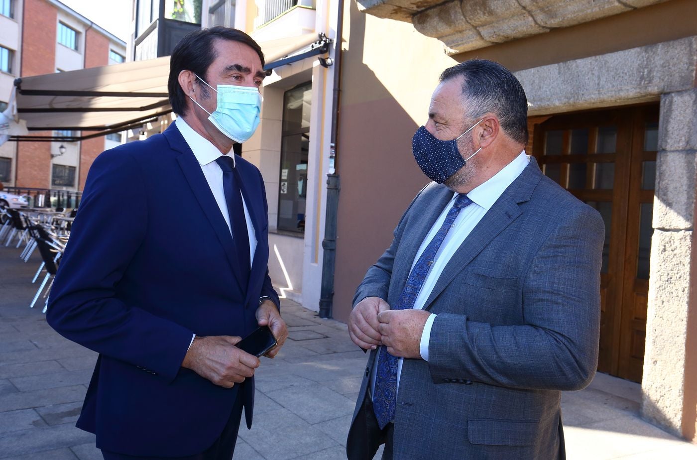 El jefe de Urgencias del Hospital del Bierzo, José Ramón Casal; el consejero de Fomento y Medio Ambiente, Juan Carlos Suárez-Quiñones; el presidente de la Diputación de León, Eduardo Morán, el presidente del Consejo Comarcal del Bierzo, Gerardo Álvarez Courel; el alcalde de Ponferrada, Olegario Ramón; y el subdelegado del Gobierno en León, Faustino Sánchez, durante el acto institucional con motivo del Día del Bierzo.