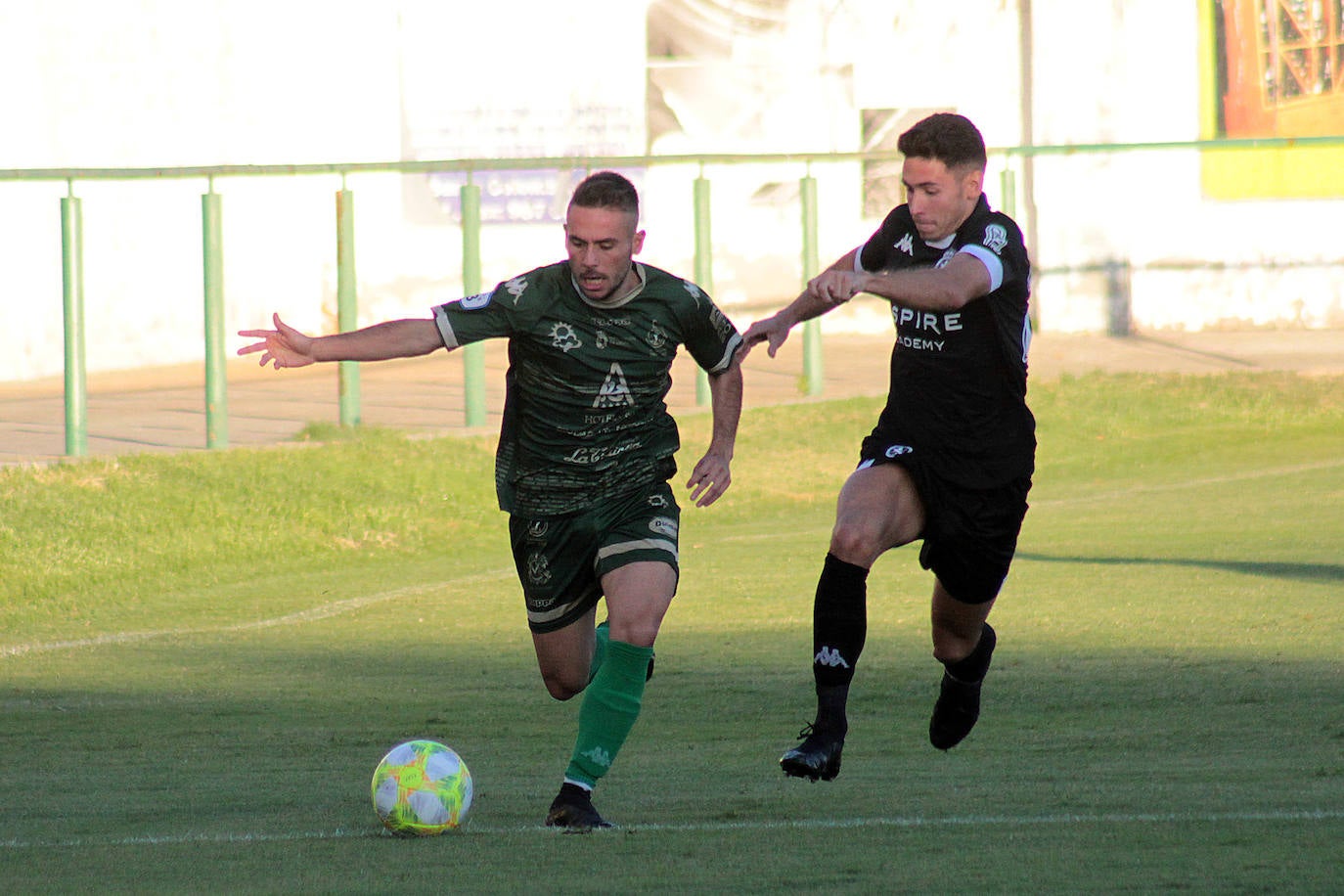 Ambos equipos igualan en su primer partido de pretemporada.