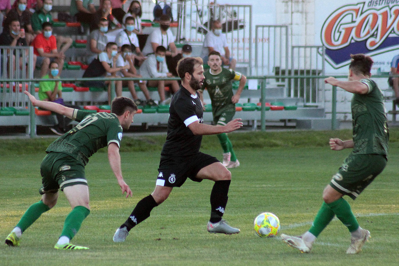 Ambos equipos igualan en su primer partido de pretemporada.