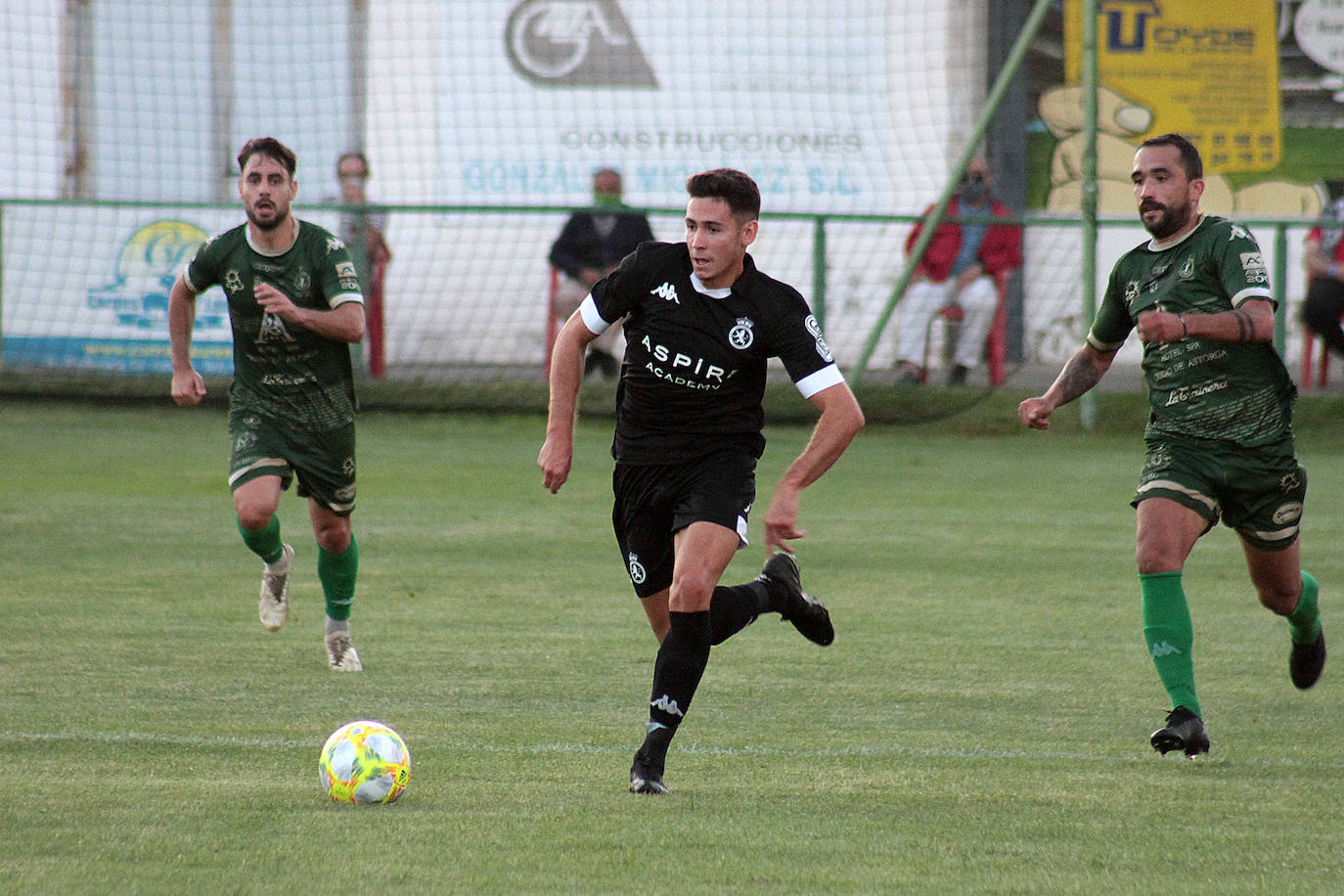 Ambos equipos igualan en su primer partido de pretemporada.