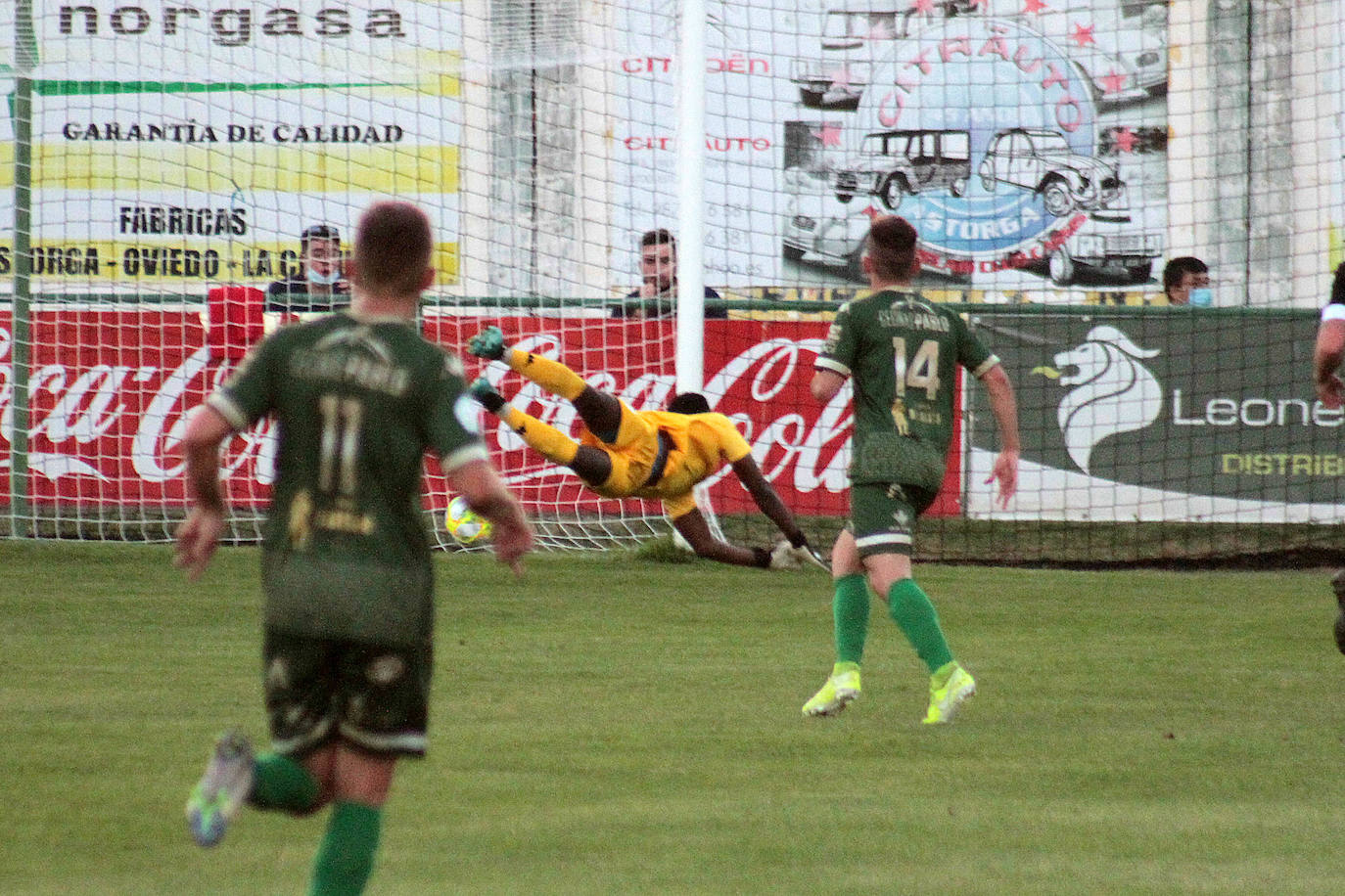 Ambos equipos igualan en su primer partido de pretemporada.