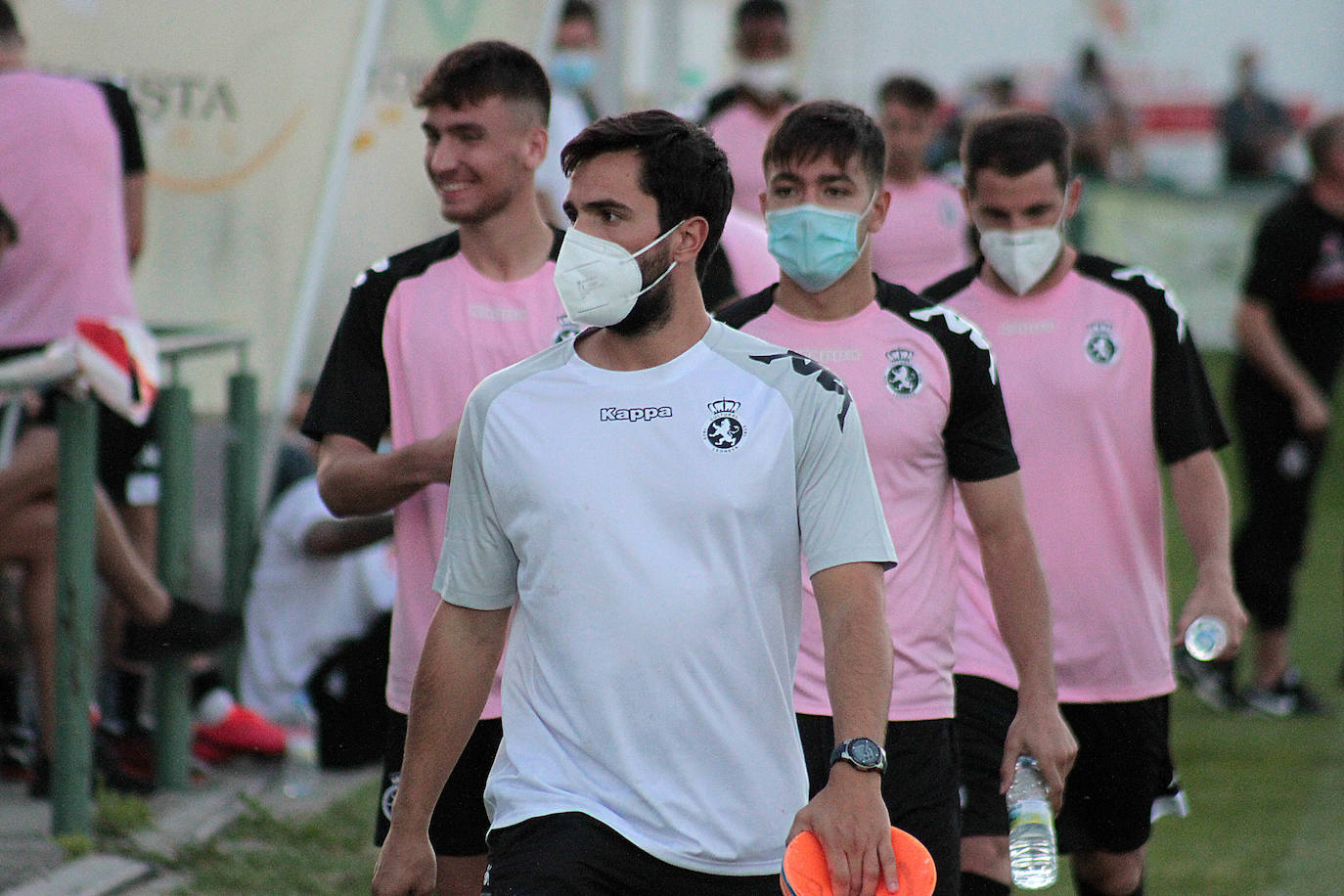 Ambos equipos igualan en su primer partido de pretemporada.