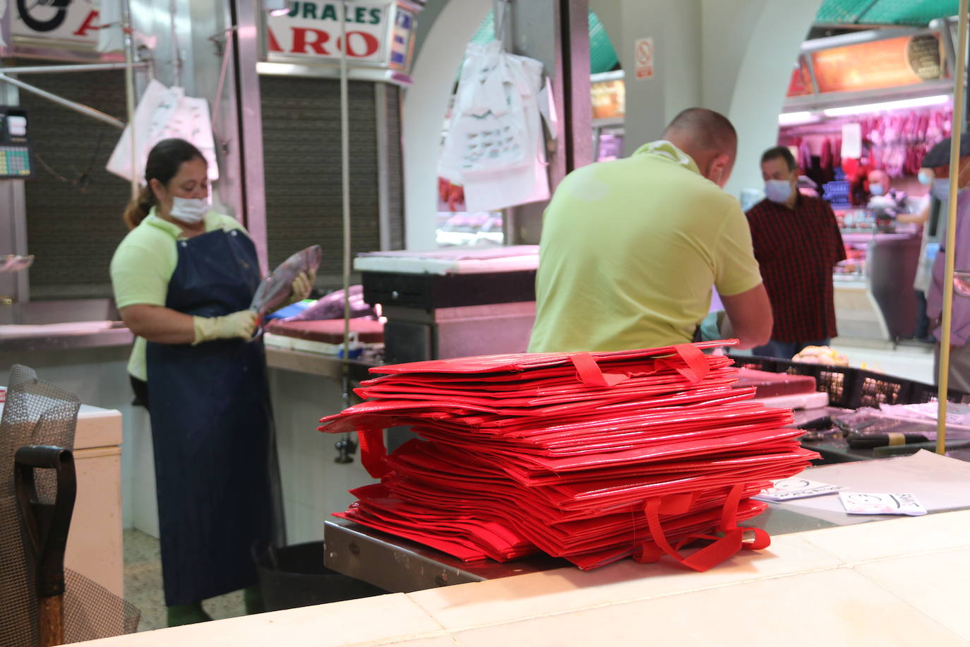 Cruz Roja y la Asociación de Comerciantes colaboran para concienciar a la sociedad