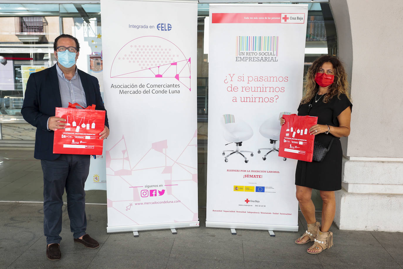 Cruz Roja y la Asociación de Comerciantes colaboran para concienciar a la sociedad