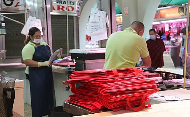 Galería. Bolsas en el Mercado del Conde Luna.