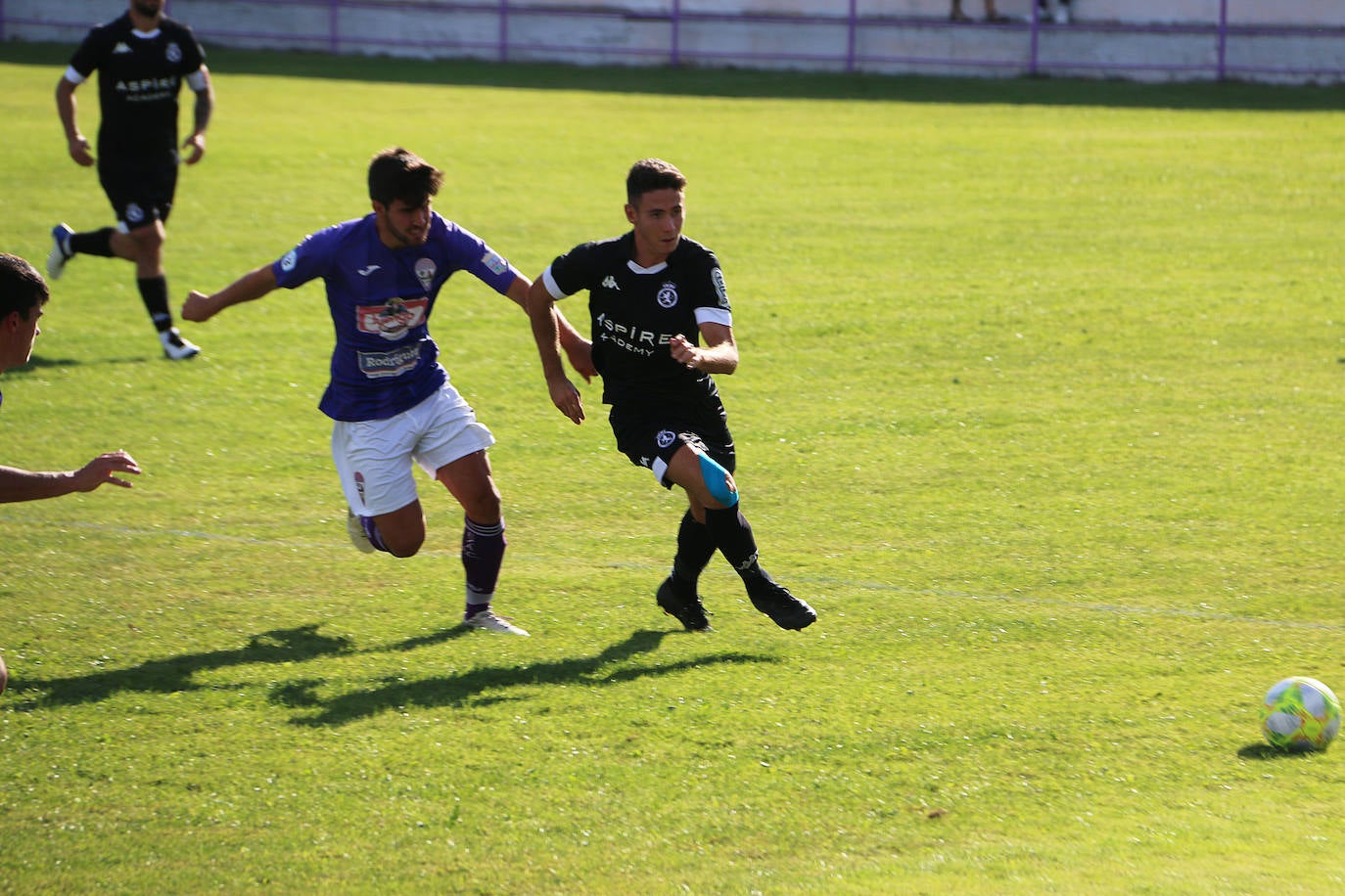 El encuentro amistoso entre los capitalinos y los bañezanos se ha saldado con un 0-5.