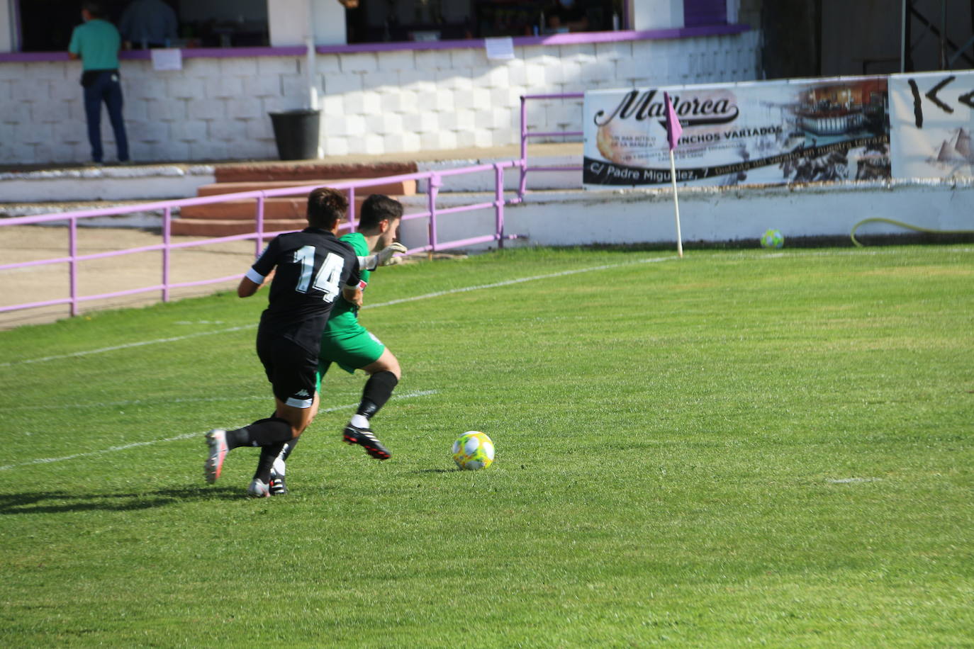 El encuentro amistoso entre los capitalinos y los bañezanos se ha saldado con un 0-5.