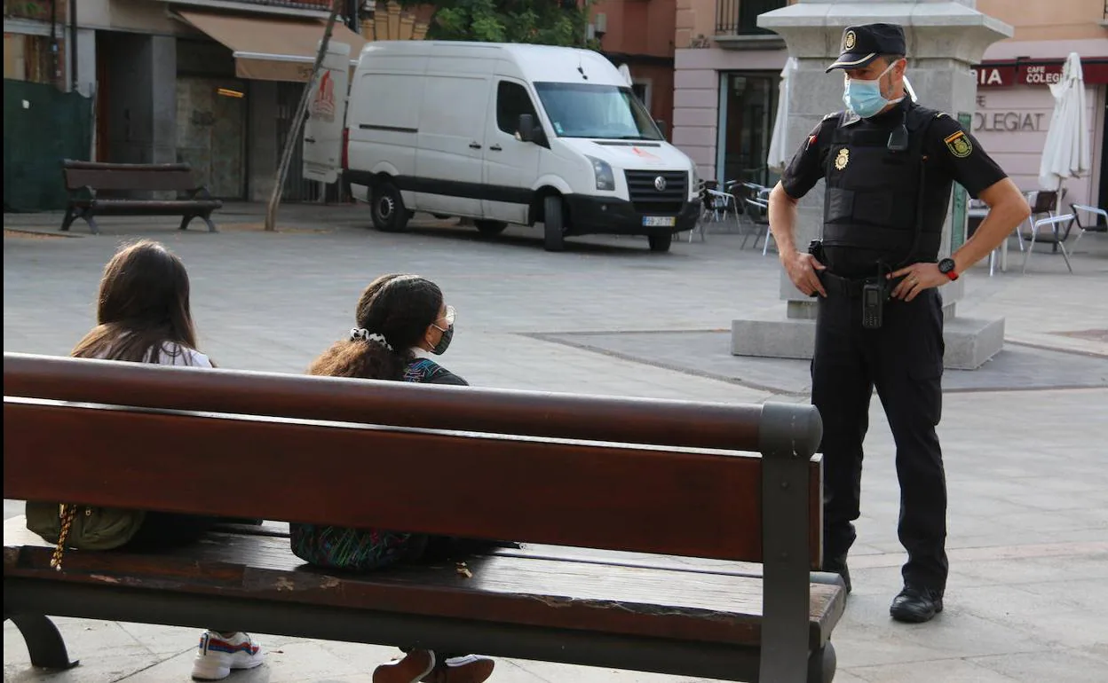 Policía Nacional Y Guardia Civil Se Despliegan Ante Los Institutos Para ...