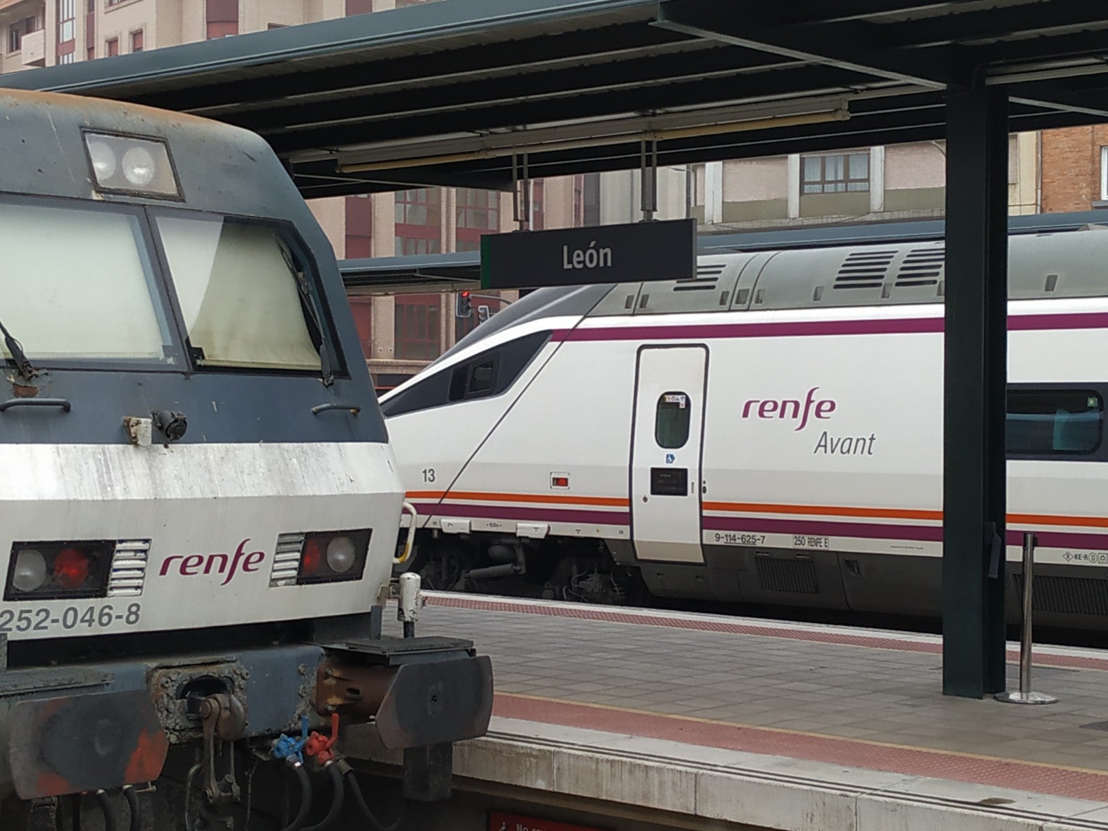 Trenes en la estación de León. 