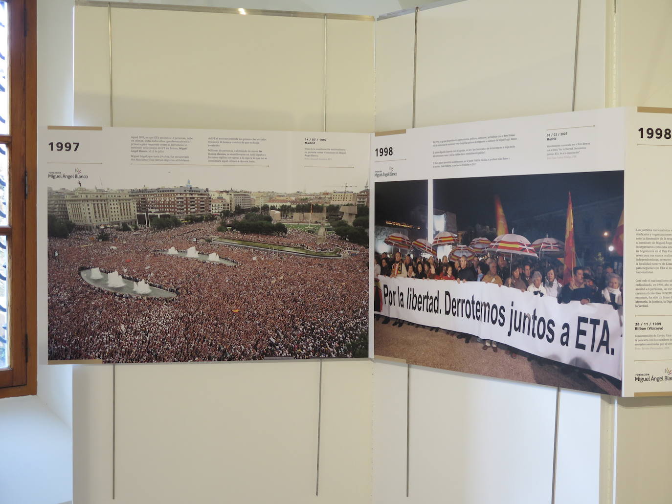 El Museo Casa Botines acoge una muestra sobre la historia del terrorismo de ETA y la repulsa ciudadana. 