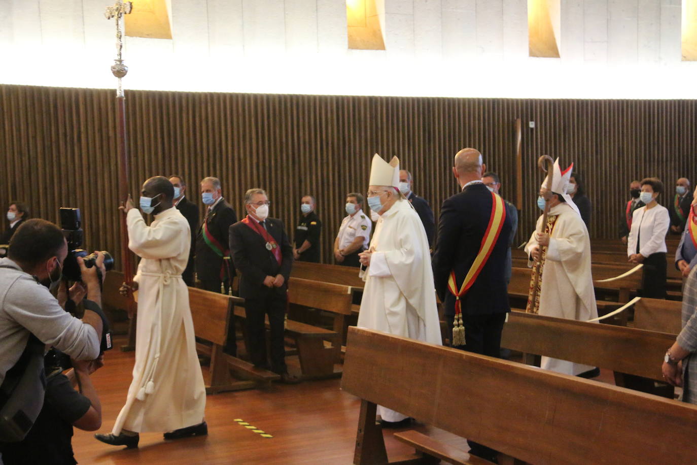 La Virgen del Camino recibe honores bajo estrictas medidas sanitarias.