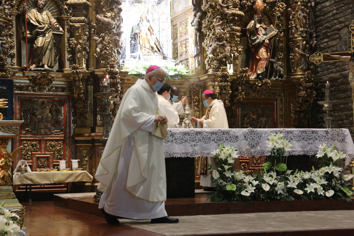 La Virgen del Camino recibe honores bajo estrictas medidas sanitarias.