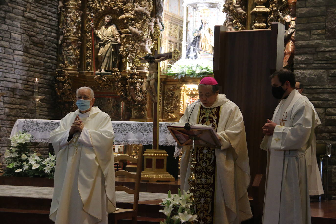 La Virgen del Camino recibe honores bajo estrictas medidas sanitarias.