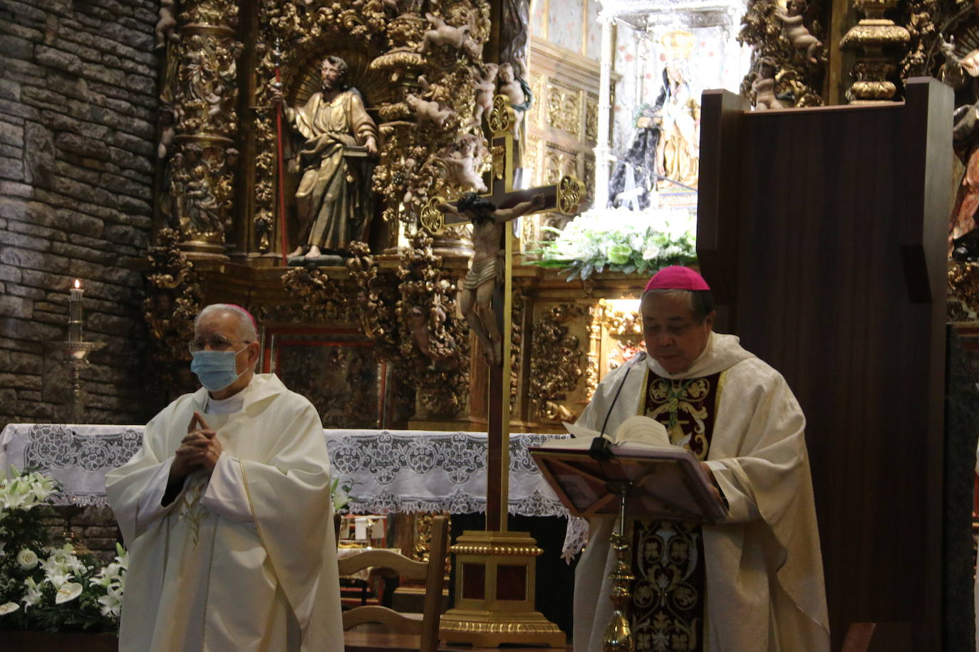 La Virgen del Camino recibe honores bajo estrictas medidas sanitarias.