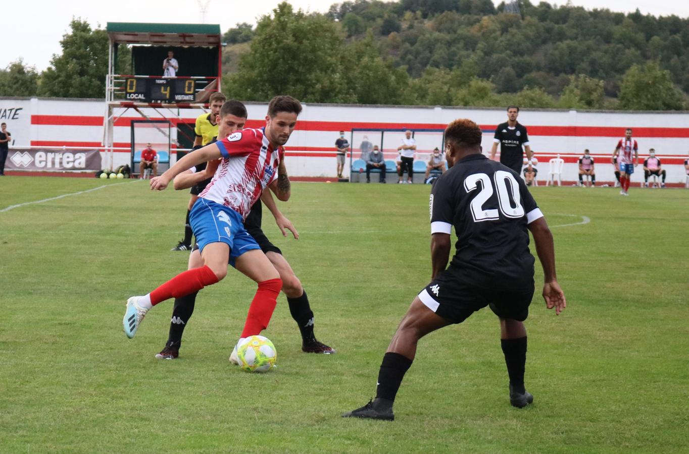 Fotos: Amistoso entre el Atlético Bembibre y la Cultural