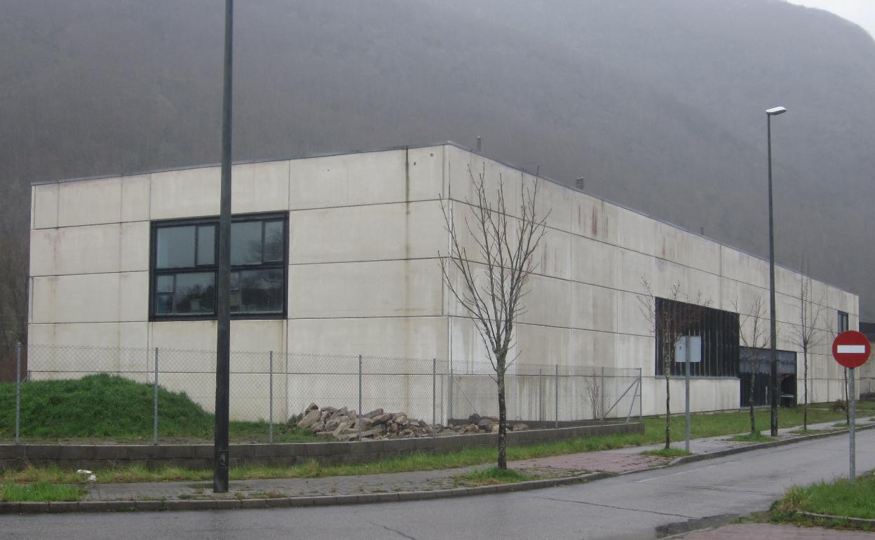 Edificio del parque de bomberos de Laciana, en Villablino. 