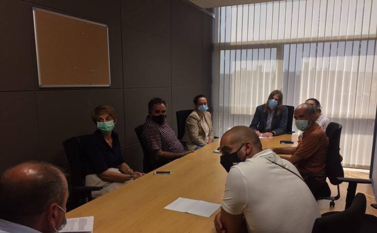 Reunión entre Podemos y vendedores ambulantes. 