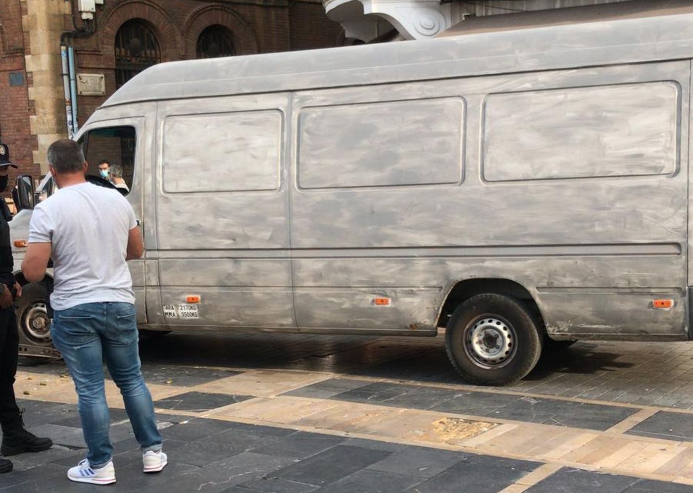 Una furgoneta se lanza en León contra la zona peatonal de la Calle Ancha tras saltar el vallado de Ordoño II.
