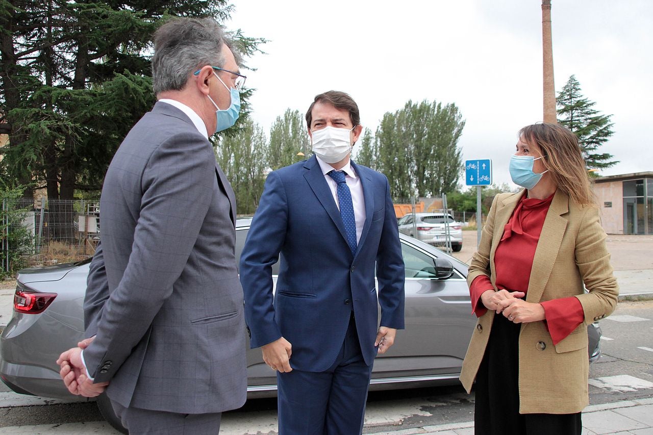 El presidente de la Junta de Catilla y León, Alfonso Fernández Mañueco, con Rocío Lucas, Consejera de Educacion; el delegado territorial, Juan Martinez Majo; el Presidente de la Diputación, y el subdelegado del Gobierno, Faustino Sanchez