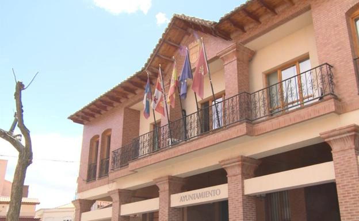 Fachada del Ayuntamiento de Santa María del Páramo. 