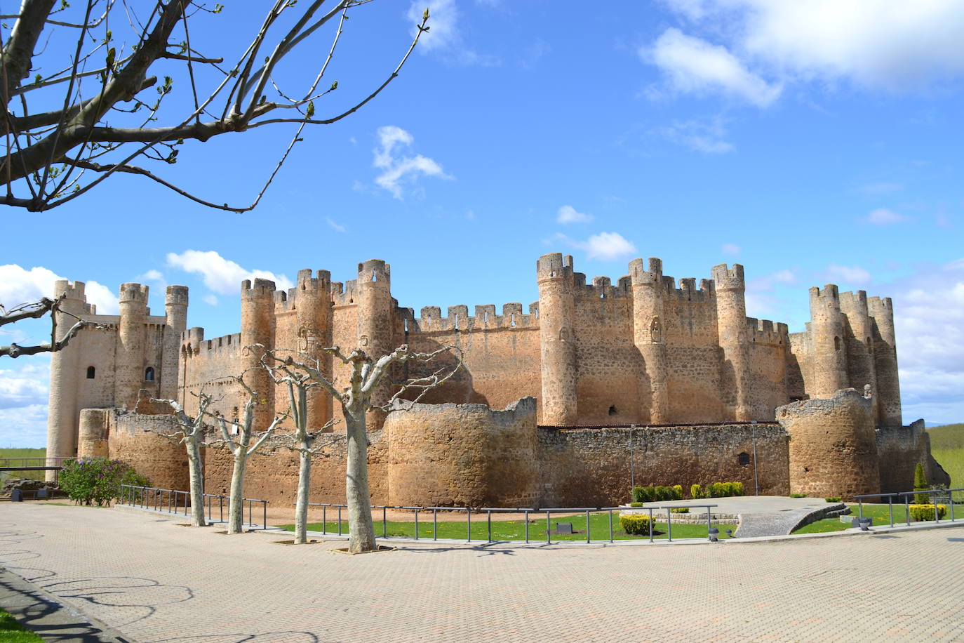 El Consorcio Provincial de Turismo y Leonoticias realizan un recorrido por Valencia de Don Juan, Toral De Los Guzmanes y Valderas tres localidades con valor histórico y tradicional incalculable 