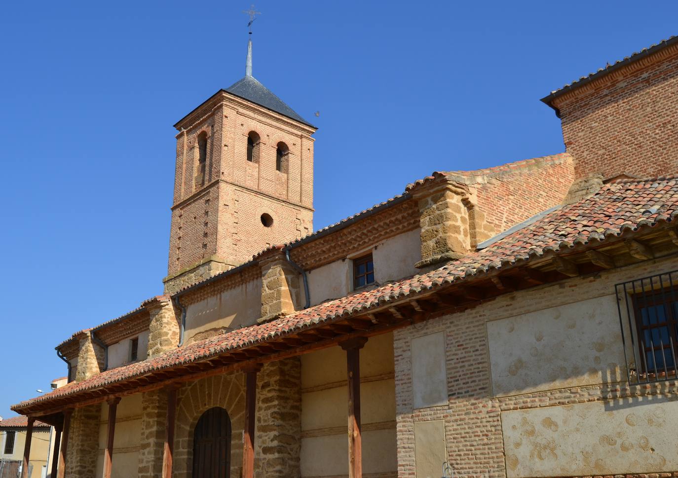 El Consorcio Provincial de Turismo y Leonoticias realizan un recorrido por Valencia de Don Juan, Toral De Los Guzmanes y Valderas tres localidades con valor histórico y tradicional incalculable 