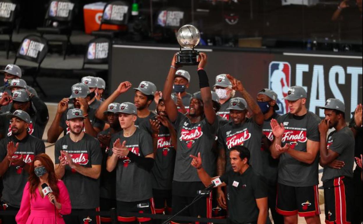 Los Miami Heat celebran el título de campeones de la Conferencia Este.