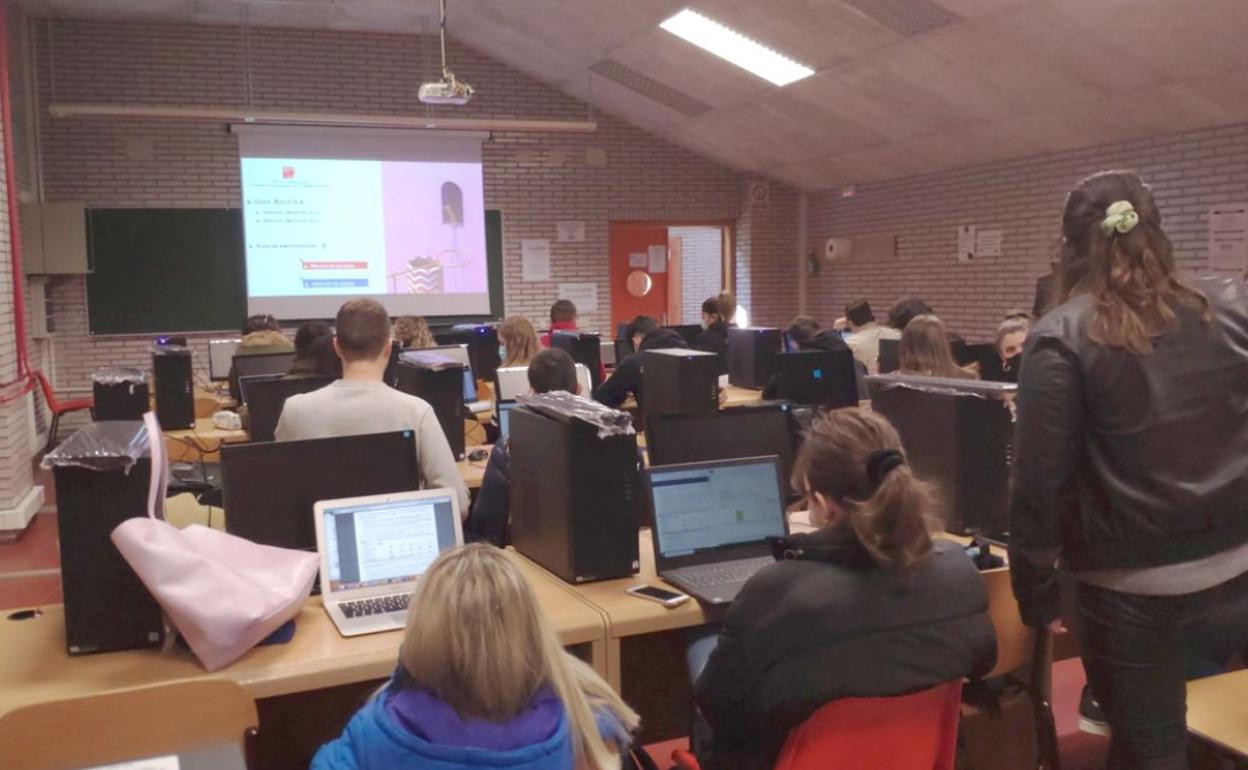 Una de las aulas de informática este lunes. 