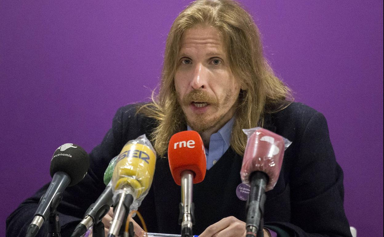 El secretario general de Podemos en Castilla y León, Pablo Fernández, ofrece una rueda de prensa con motivo de la actualidad política en la provincia de Salamanca.