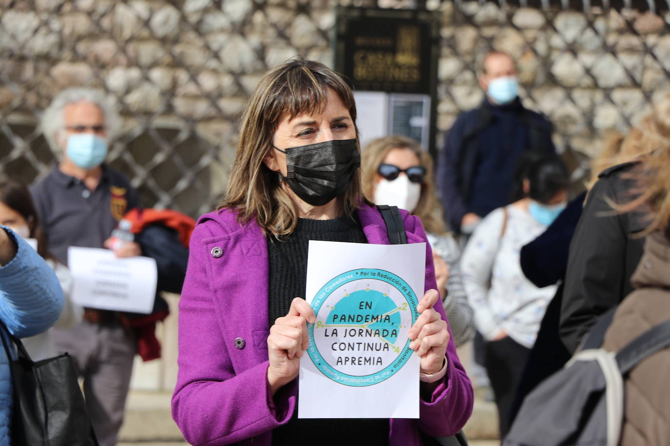 Los manifestantes exigen la jornada continua en los centros concertados. 