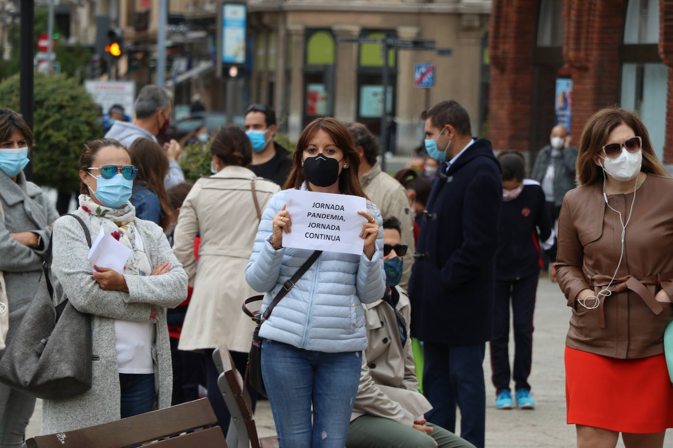 Los manifestantes exigen la jornada continua en los centros concertados. 