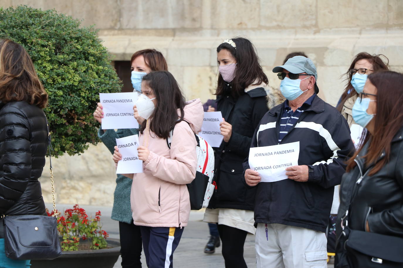 Los manifestantes exigen la jornada continua en los centros concertados. 