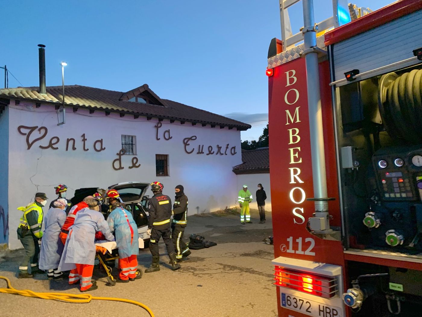 Un herido al empotrar su coche contra el bar La Venta de la Tuerta en la León-Asturias. 