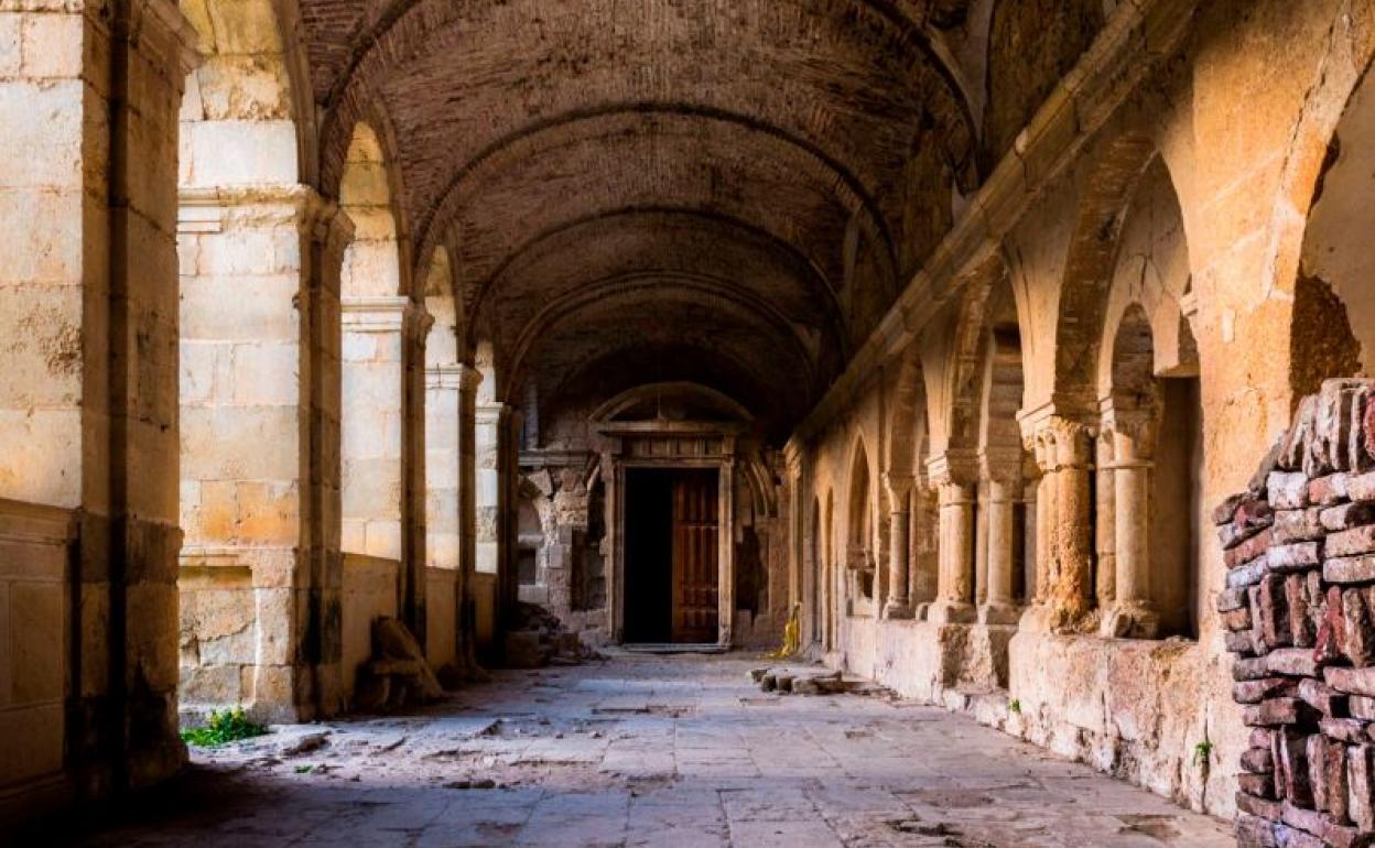 Fotografía «Claustro Monasterio Sandoval» de Óskar Barrio Ferreiro, primer premio del concurso.