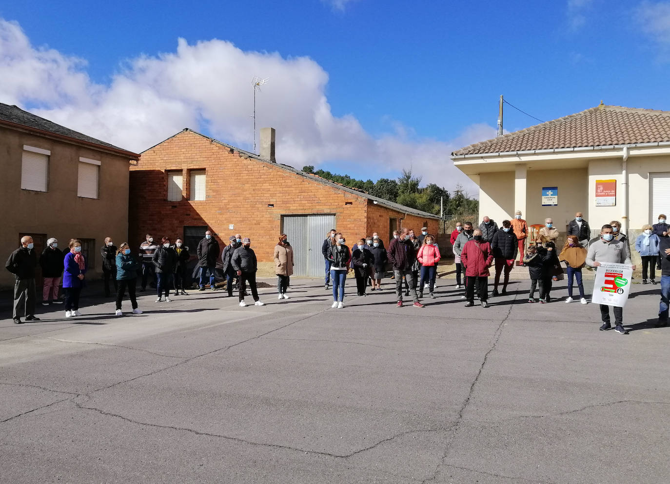 Fotos: Concentración en defensa de los consultorios rurales en Riofrío