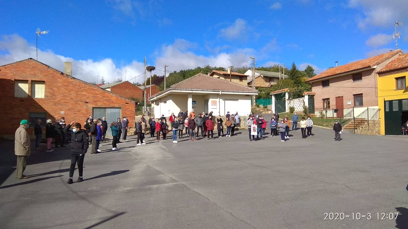 Fotos: Concentración en defensa de los consultorios rurales en Riofrío