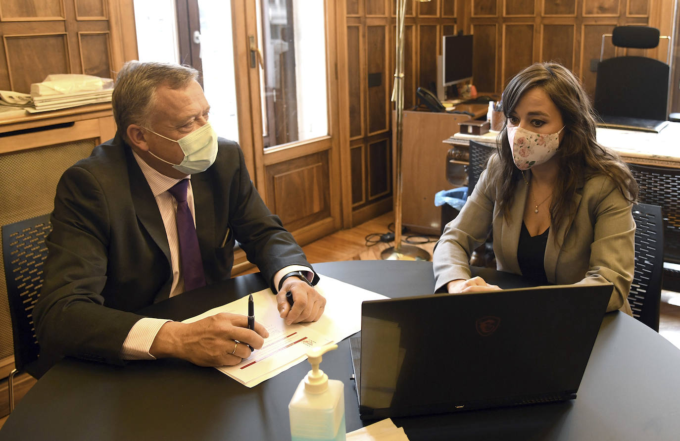 Fotos: El vicepresidente primero de la Diputación de Burgos recibe a la diputada por la provincia de León